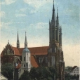 Podkolorowana pocztówka z 1912r pięknie prezentująca kościół stary i nowy p.w. Wniebowzięcia NMP .