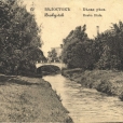 Rzeka Biała przecinająca założony w 1897r Ogród Miejski z mostem wzdłuż ulicy Instytuckiej.