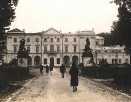 Pałac Branickich (siedziba Województwa) i seminarium nauczycielskie.