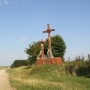 Jatwież Duża - Kapliczka słupowa i krzyż na rozstajach na wsch&oacute;d od wioski
