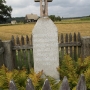 Mogilnice - Kapliczka i krzyż przed wjazdem do wioski od strony Sztabina