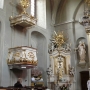 Boczny ołtarz Najświętszej Marii Panny.Obok przy ambonie monument serca Jana Klemensa Branickiego.