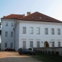 Północne, dwukondygnacyjne skrzydło Pałacu Archimandrytów. Tutaj znajduje wejście do wspaniałego muzeum ikon, które koniecznie trzeba zobaczyć.