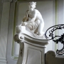 Rzeźba rotatora (szlifierza) wykonana z białego marmuru genueńskiego, autorstwa Jana Chryzostoma Redlera.