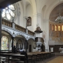 Charakterystyczna dla kościołów ewangelickich galeria nad boczną nawą kościoła św. Wojciecha.
