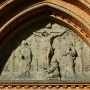 Tympanon z portalu katedry.