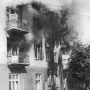 Zdjęcie wykonane przez niemieckich reporterów z 689 kompanii propagandowej. Płonące kamienice (Okrąglak) na rogu ulicy Dąbrowskiego i Lipowej. Białystok 19.7.1944 roku.