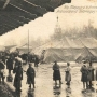 Żołnierze niemieccy na obecnym Dworcu Fabrycznym, gdzie wówczas (w 1916r)mieściły się magazyny wojskowe. W oddali ówczesna cerkiew p.w. Kazańskiej Ikony Matki Bożej. Ze zbiorów Muzeum Historycznego w Białymstoku.
