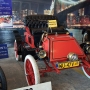 Najstarszy amerykański samochód- Rambler z 1903 roku, wśród prezentowanych aut w Muzeum na Węglowej.