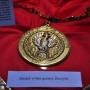 Z tym medalem wiąże się ciekawa historia, którą Pan Wiktor opowiada zwiedzającym jego muzeum. 
