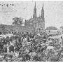 Zdjęcie z 1916r. Plac targowy przed kościołem pw. Wniebowzięcia NMP.