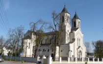 Kościół parafialny p.w.  Trójcy Przenajświętszej z 1879r.