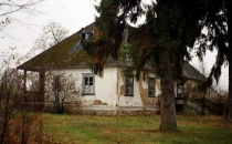 Zabytkowy zespół dworski