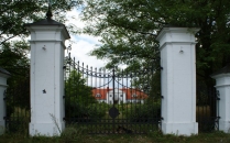 Zespół dworski Starzeńskich z XVII w.