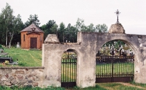 Drewniana kaplica cmentarna z 2 poł. XIXw