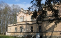 Zabytkowy pałac i park