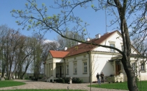 Zabytkowy zespół dworski