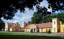 Zespół pałacowy z XVIII w.
