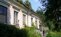 Zabytkowy zespół dworski