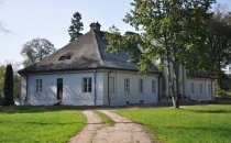 Zabytkowy zespół dworski