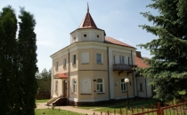 Zabytkowy dom parafialny