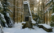 Pomnik poległych partyzantów.